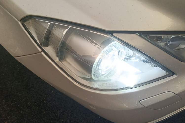 Used Mercedes-Benz E-Class 2011 E 260 CGI Coupe Right Front Headlight