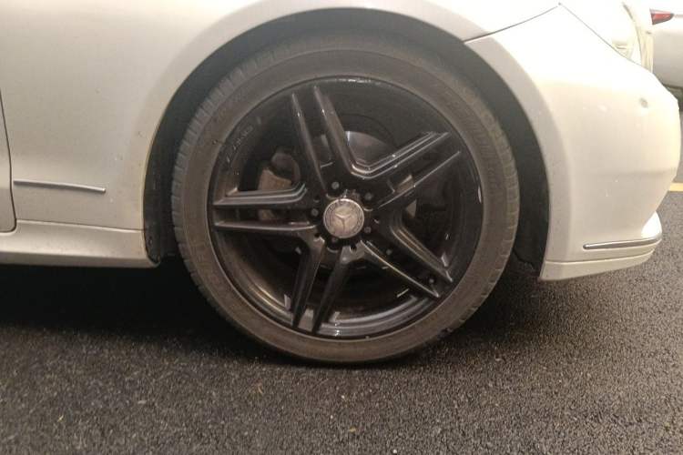 Used Mercedes-Benz E-Class 2011 E 260 CGI Coupe Right Front Wheel Hub