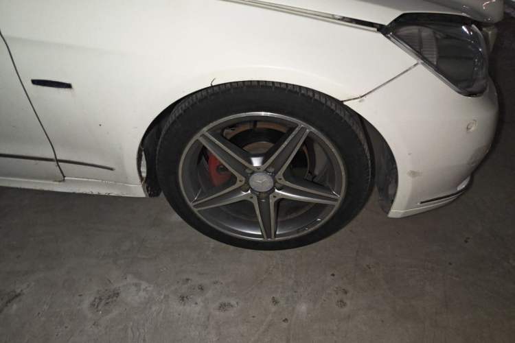 Used Mercedes-Benz E-Class 2011 E 260 CGI Coupe Right Front Wheel Hub