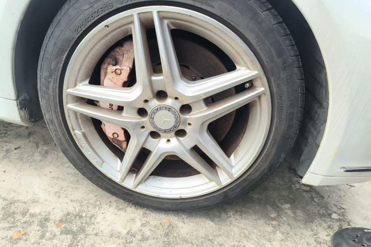 Used Mercedes-Benz E-Class 2011 E 260 CGI Coupe Right Front Wheel Hub