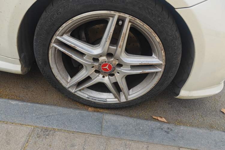 Used Mercedes-Benz E-Class 2011 E 260 CGI Coupe Right Front Wheel Hub