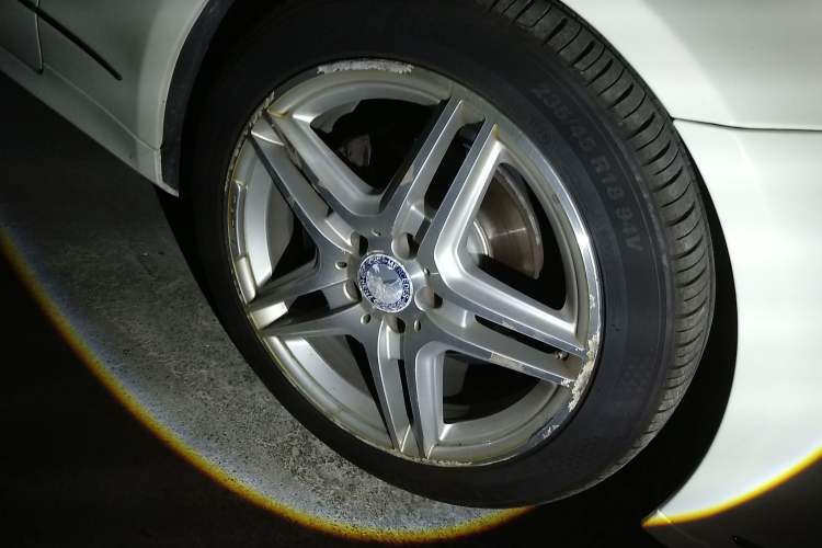 Used Mercedes-Benz E-Class 2011 E 260 CGI Coupe Right Front Wheel Hub