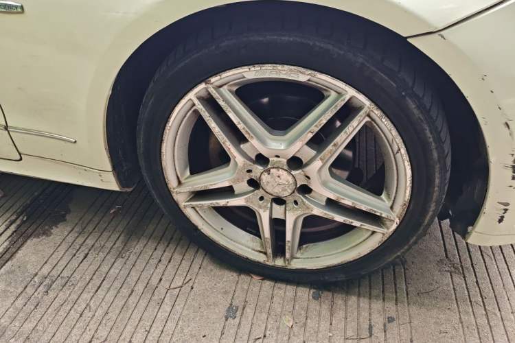 Used Mercedes-Benz E-Class 2011 E 260 CGI Coupe Right Front Wheel Hub