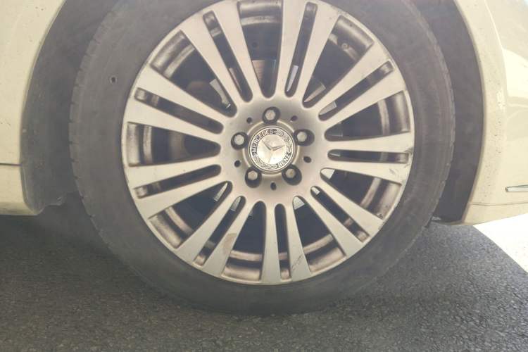 Used Mercedes-Benz E-Class 2011 E 260 CGI Coupe Right Front Wheel Hub
