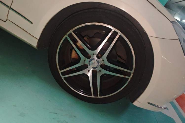 Used Mercedes-Benz E-Class 2011 E 260 CGI Convertible Edition Right Front Wheel Hub