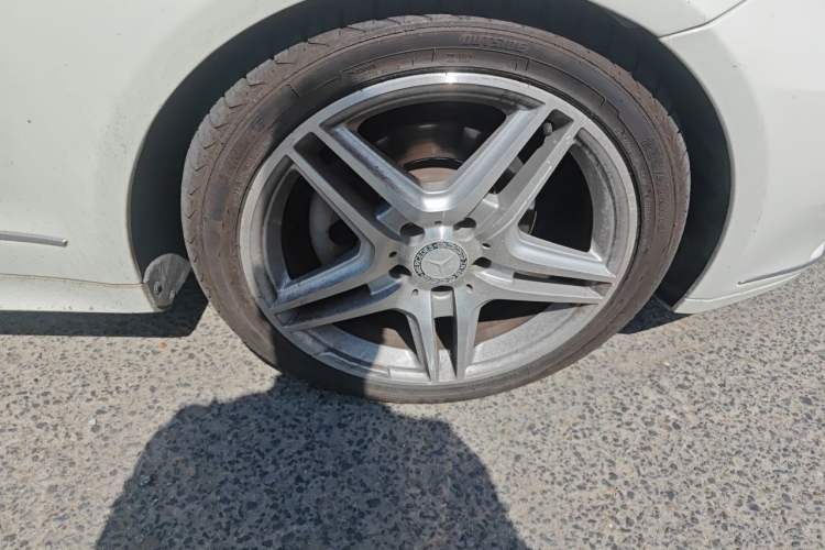 Used Mercedes-Benz E-Class 2011 E 260 CGI Coupe Right Front Wheel Hub