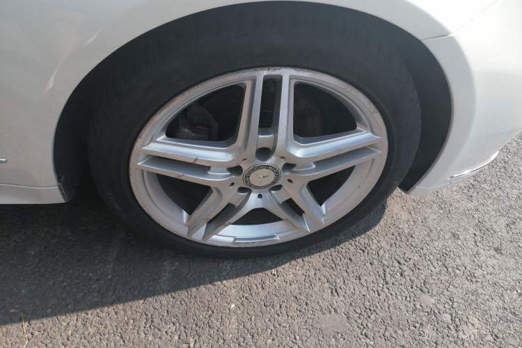Used Mercedes-Benz E-Class 2011 E 260 CGI Coupe Right Front Wheel Hub