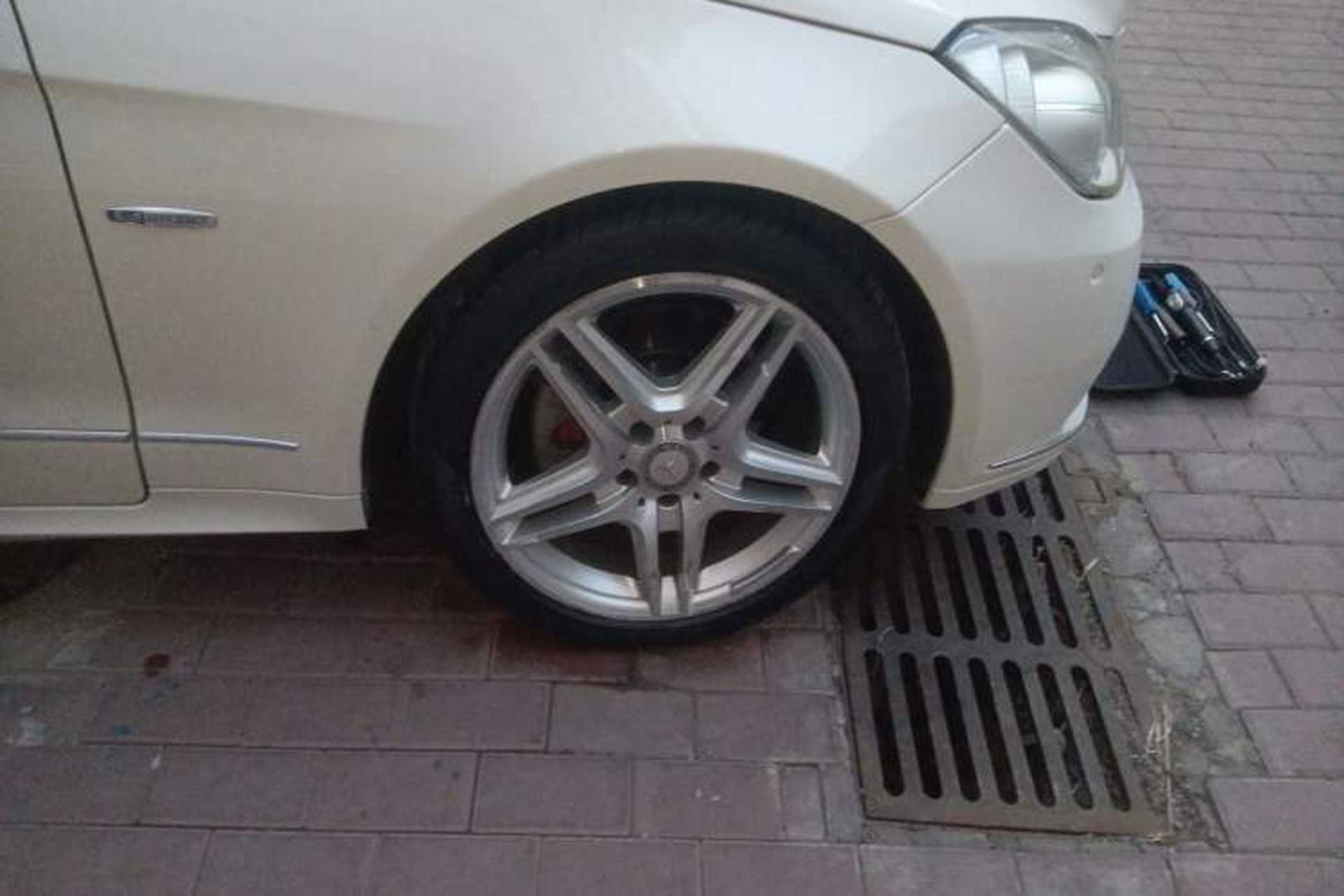Used Mercedes-Benz E-Class 2011 E 260 CGI Coupe Right Front Wheel Hub