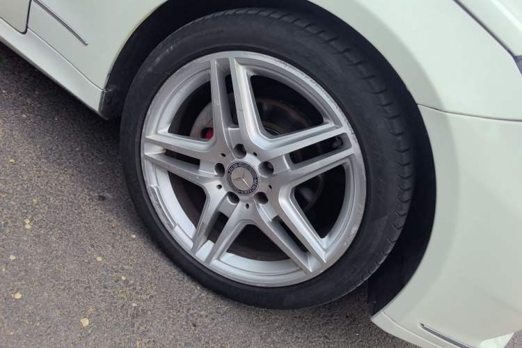 Used Mercedes-Benz E-Class 2011 E 260 CGI Coupe Right Front Wheel Hub