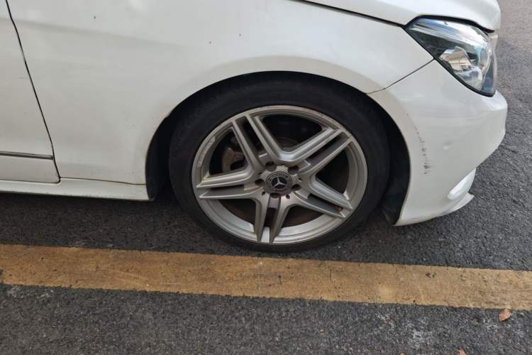 Used Mercedes-Benz E-Class 2011 E 260 CGI Coupe Right Front Wheel Hub