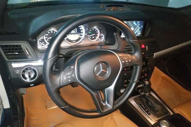 Used Mercedes-Benz E-Class 2011 E 260 CGI Convertible Edition Steering Wheel
