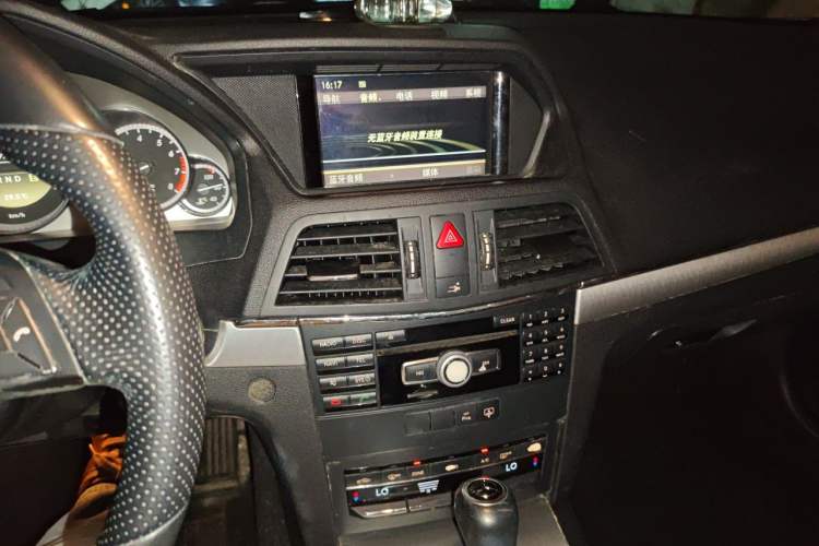 Used Mercedes-Benz E-Class 2011 E 260 CGI Coupe Audio And AC Panel