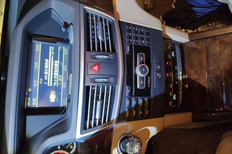 Used Mercedes-Benz E-Class 2012 E 200 L CGI Elegant Model Audio And AC Panel
