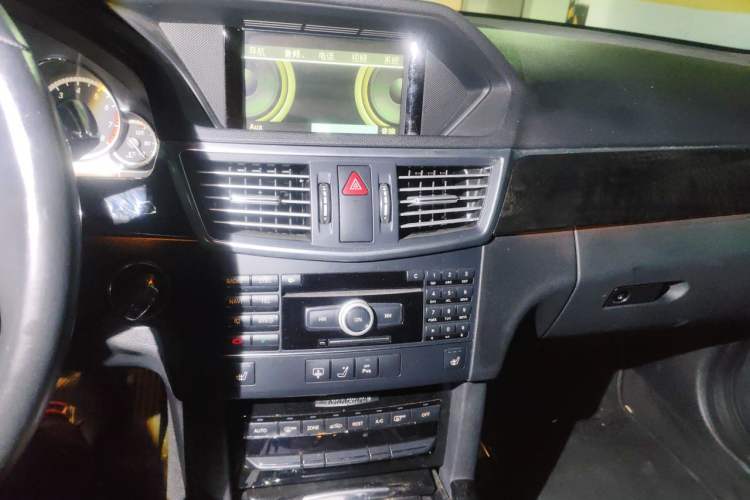 Used Mercedes-Benz E-Class 2012 E 300 L Fashion Model Audio And AC Panel