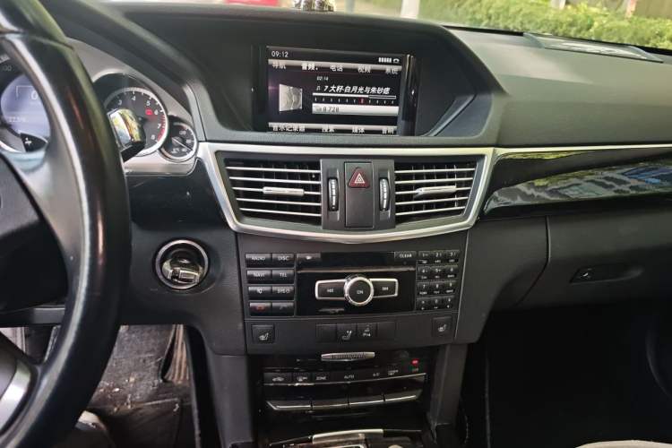 Used Mercedes-Benz E-Class 2012 E 260 L CGI Fashion Model Audio And AC Panel