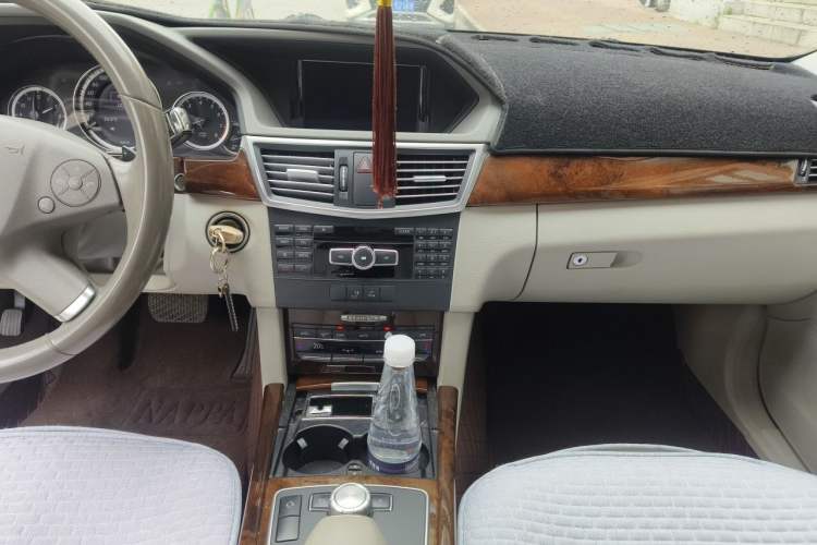 Used Mercedes-Benz E-Class 2012 E 260 L CGI Fashion Model Audio And AC Panel