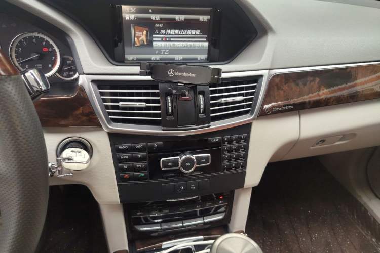 Used Mercedes-Benz E-Class 2012 E 260 L CGI Fashion Model Audio And AC Panel