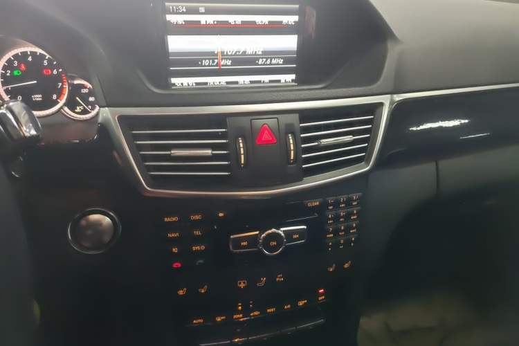 Used Mercedes-Benz E-Class 2012 E 300 L Fashion Model Audio And AC Panel