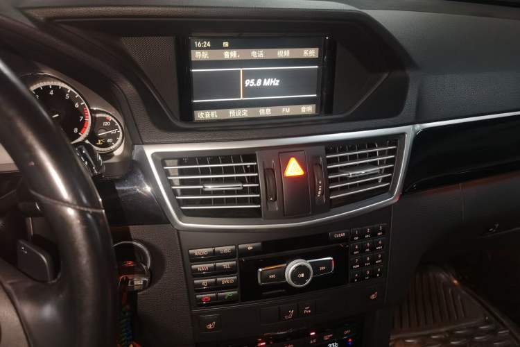 Used Mercedes-Benz E-Class 2012 E 260 L CGI Fashion Model Audio And AC Panel