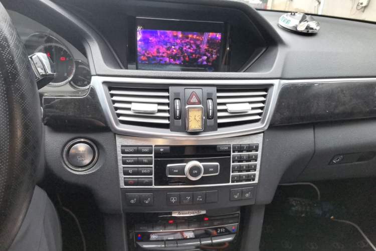 Used Mercedes-Benz E-Class 2012 E 300 L Fashion Model Audio And AC Panel