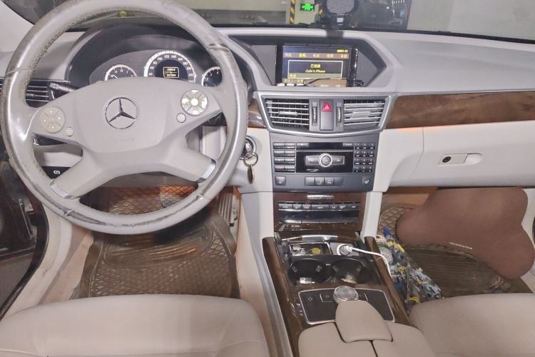 Used Mercedes-Benz E-Class 2012 E 300 L Elegant Model Center Console