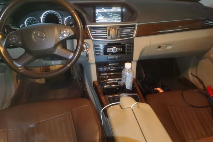 Used Mercedes-Benz E-Class 2012 E 200 L CGI Elegant Model Center Console