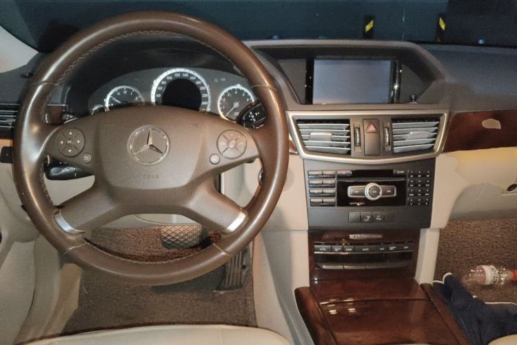 Used Mercedes-Benz E-Class 2012 E 200 L CGI Elegant Model Center Console