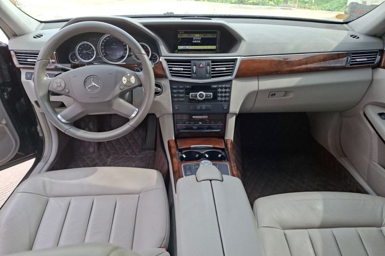 Used Mercedes-Benz E-Class 2012 E 300 L Elegant Model Center Console