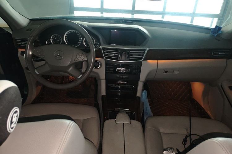 Used Mercedes-Benz E-Class 2012 E 200 L CGI Elegant Model Center Console