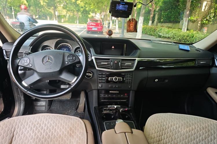 Used Mercedes-Benz E-Class 2012 E 260 L CGI Fashion Model Center Console