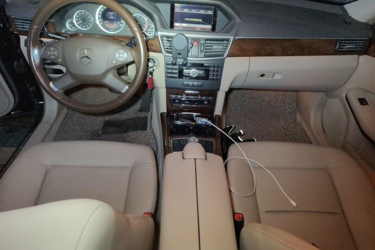 Used Mercedes-Benz E-Class 2012 E 200 L CGI Elegant Model Center Console
