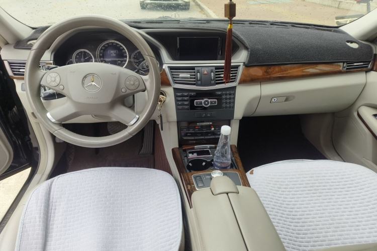 Used Mercedes-Benz E-Class 2012 E 260 L CGI Fashion Model Center Console