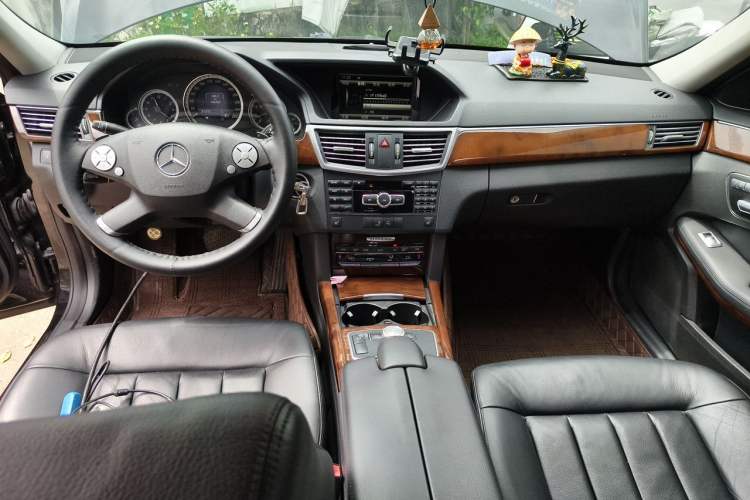 Used Mercedes-Benz E-Class 2012 E 300 L Elegant Model Center Console
