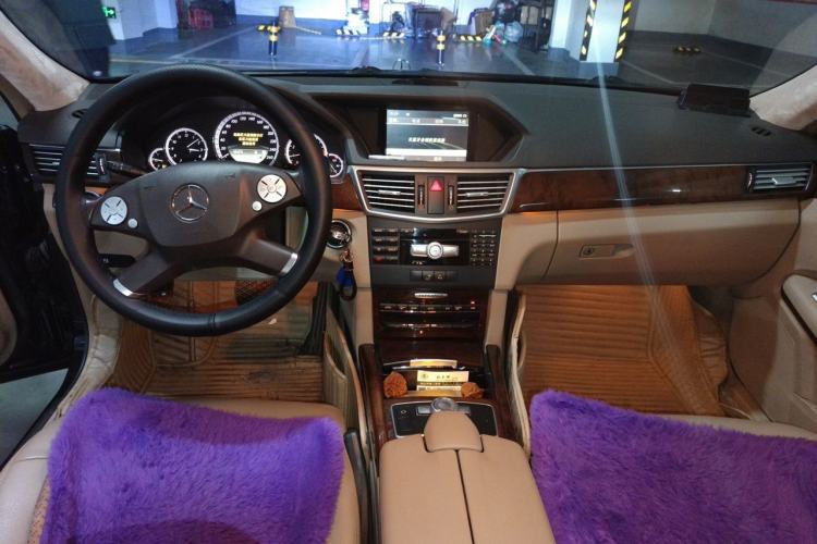 Used Mercedes-Benz E-Class 2012 E 200 L CGI Elegant Model Center Console