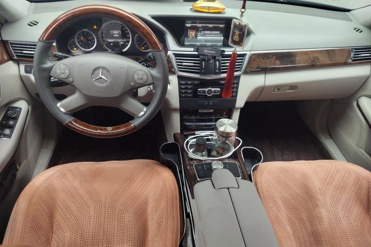 Used Mercedes-Benz E-Class 2012 E 260 L CGI Fashion Model Center Console