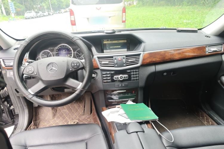 Used Mercedes-Benz E-Class 2012 E 200 L CGI Elegant Model Center Console