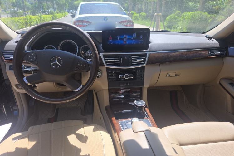 Used Mercedes-Benz E-Class 2012 E 260 L CGI Fashion Model Center Console