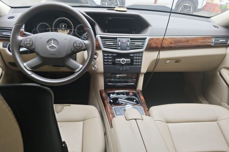Used Mercedes-Benz E-Class 2012 E 200 L CGI Elegant Model Center Console