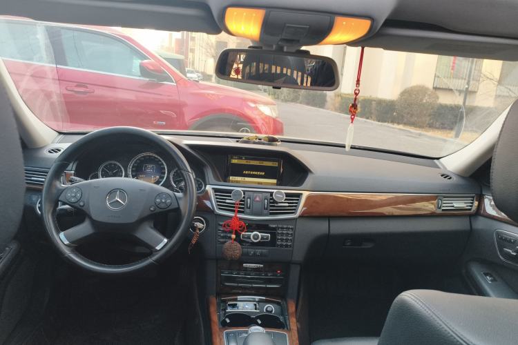 Used Mercedes-Benz E-Class 2012 E 200 L CGI Elegant Model Center Console