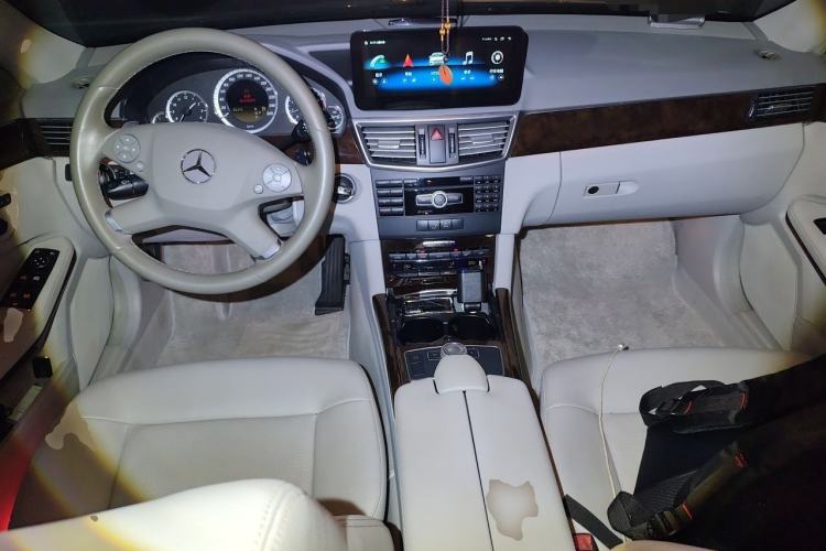 Used Mercedes-Benz E-Class 2012 E 200 L CGI Elegant Model Center Console