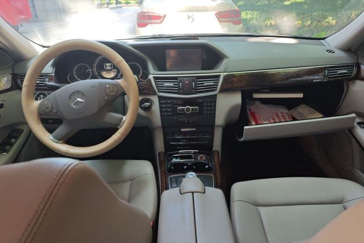 Used Mercedes-Benz E-Class 2012 E 200 L CGI Elegant Model Center Console