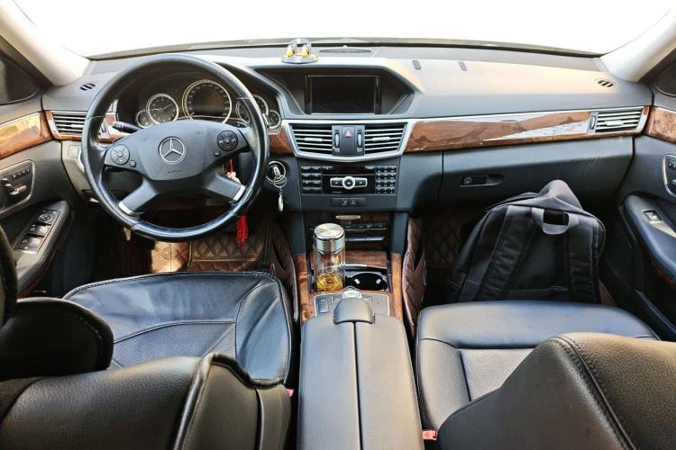 Used Mercedes-Benz E-Class 2012 E 200 L CGI Elegant Model Center Console