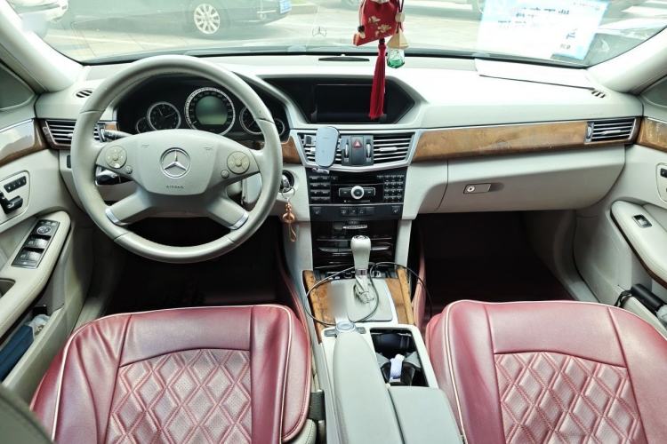 Used Mercedes-Benz E-Class 2012 E 200 L CGI Elegant Model Center Console