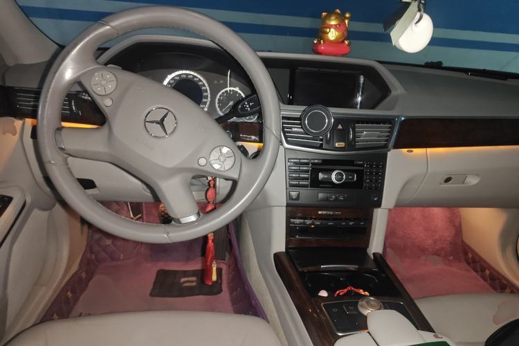 Used Mercedes-Benz E-Class 2012 E 300 L Elegant Model Center Console