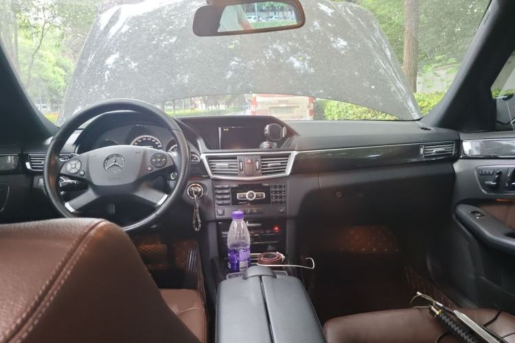 Used Mercedes-Benz E-Class 2012 E 260 L CGI Fashion Model Center Console