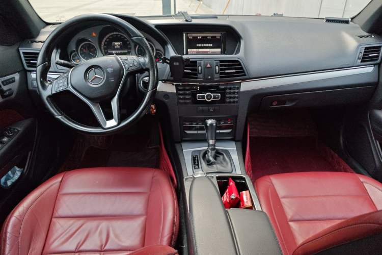 Used Mercedes-Benz E-Class 2012 E 200 CGI Coupe Center Console