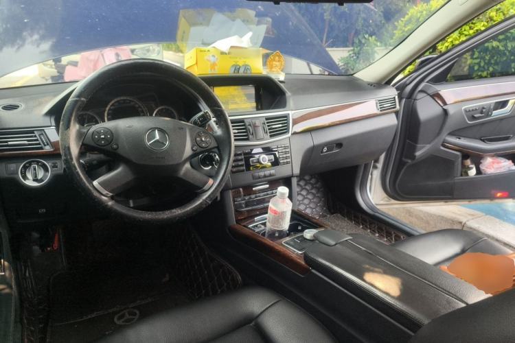 Used Mercedes-Benz E-Class 2012 E 200 L CGI Elegant Model Center Console