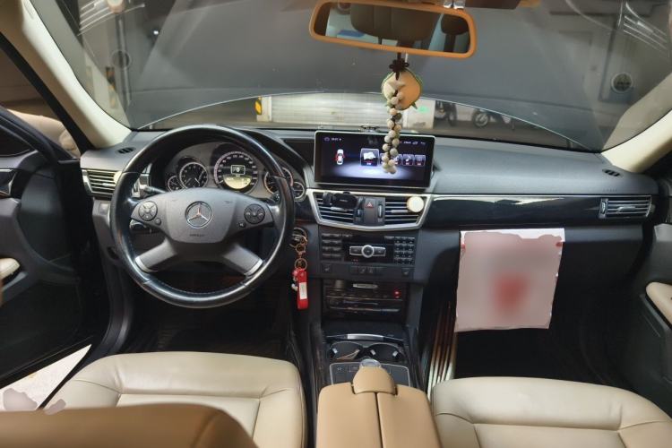 Used Mercedes-Benz E-Class 2012 E 260 L CGI Fashion Model Center Console