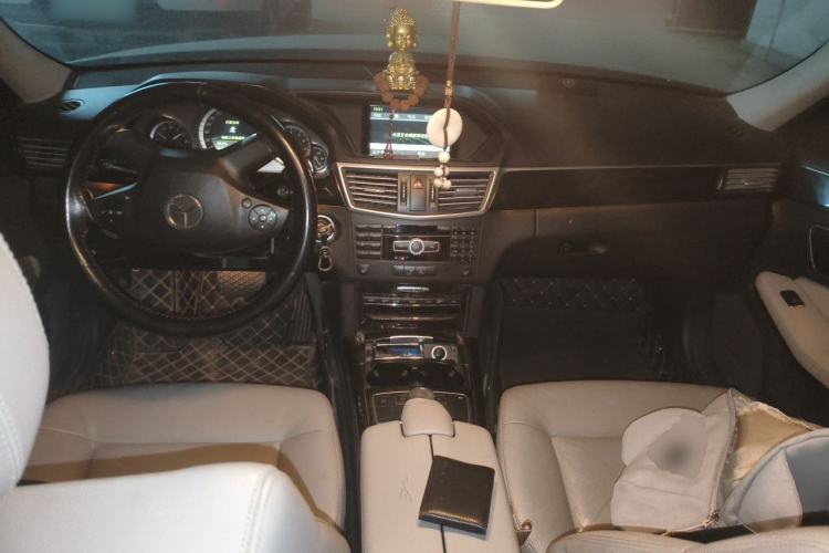 Used Mercedes-Benz E-Class 2012 E 260 L CGI Fashion Model Center Console