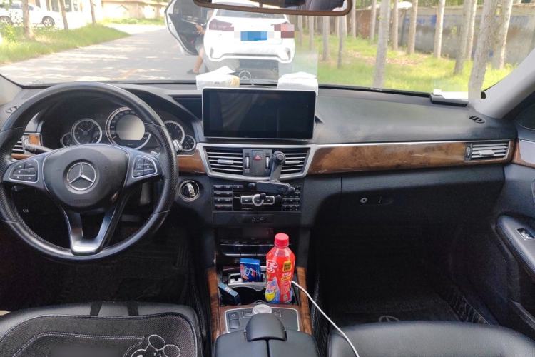 Used Mercedes-Benz E-Class 2012 E 200 L CGI Elegant Model Center Console